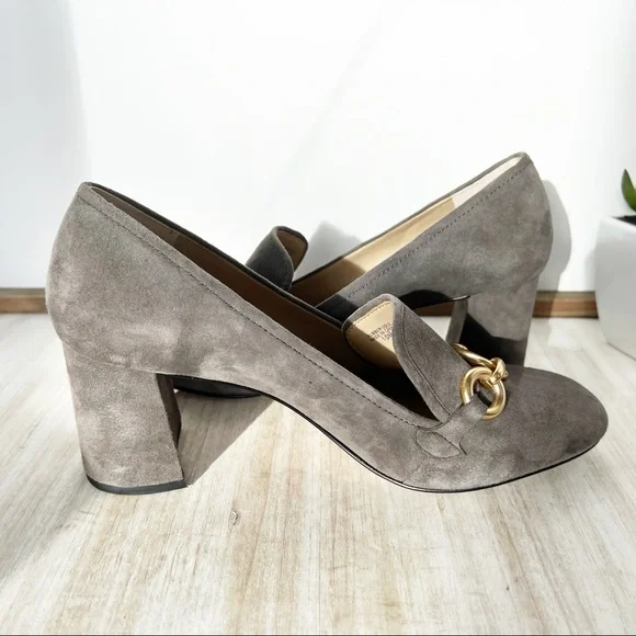 ✖️SOLD✖️•ANN TAYLOR• Gray Suede Cordelia Pumps w/Chain Detail - Picture 6 of 13